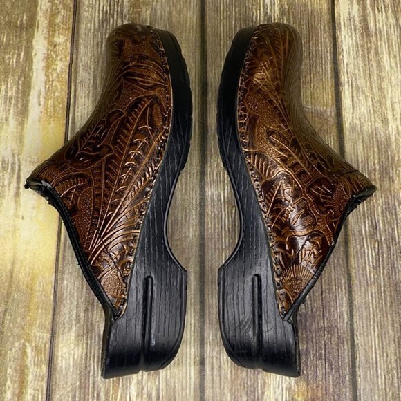 Dansko Stamped Leather Professional Clogs Women's Size 39 (US 8.5-9) - Picture 4 of 11